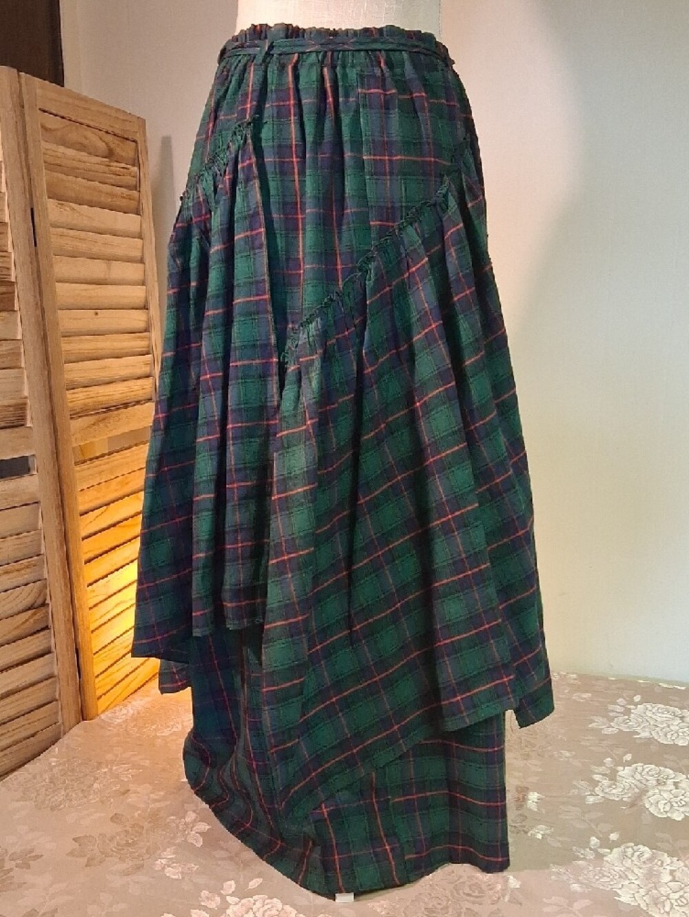 Scottish Tartan Women's Plaid Tiered Maxi Skirt with Tassel Detail Size L - Picture 3 of 7